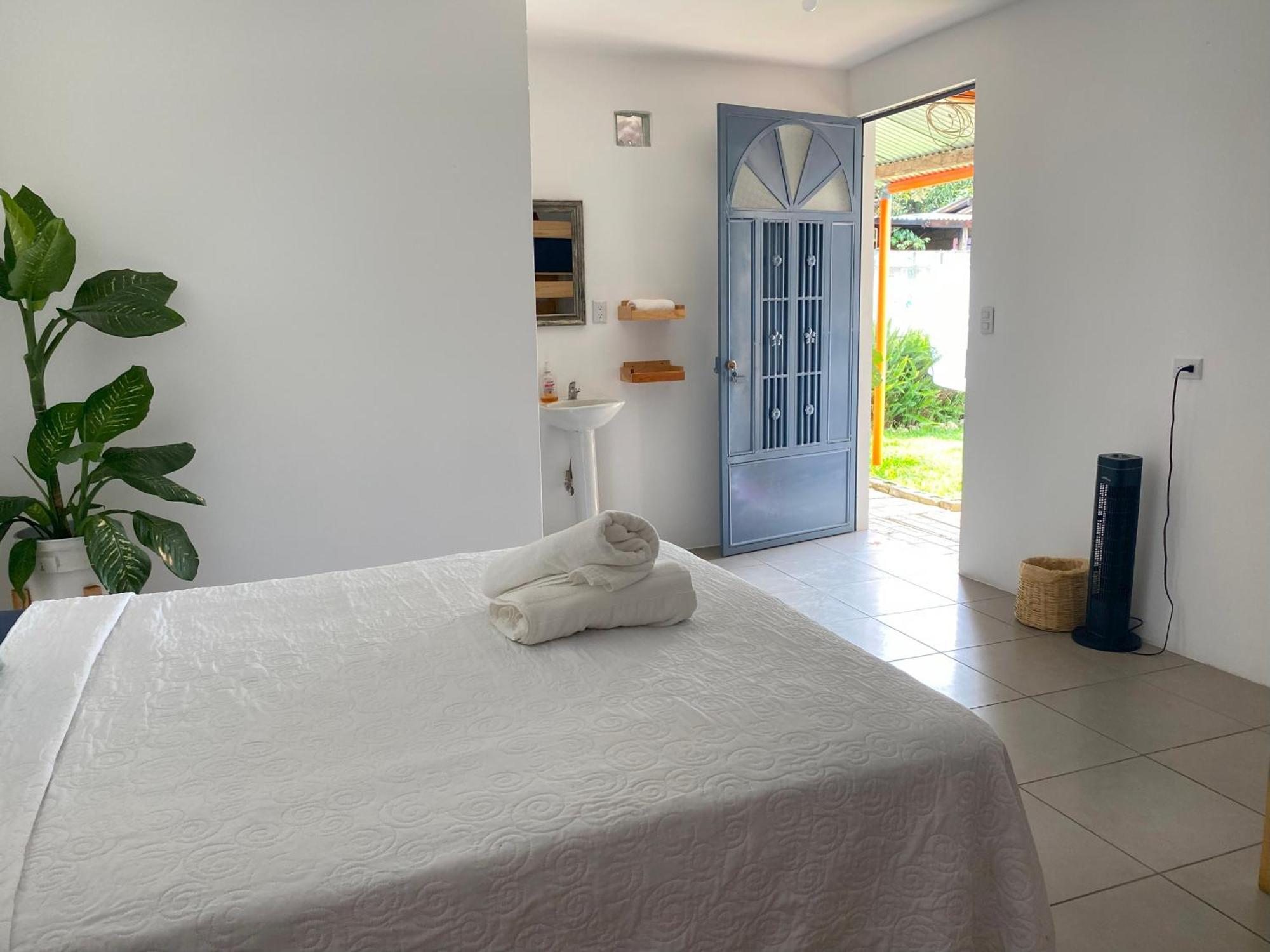 El Chirris Tzanjay Hotell San Juan La Laguna Exteriör bild